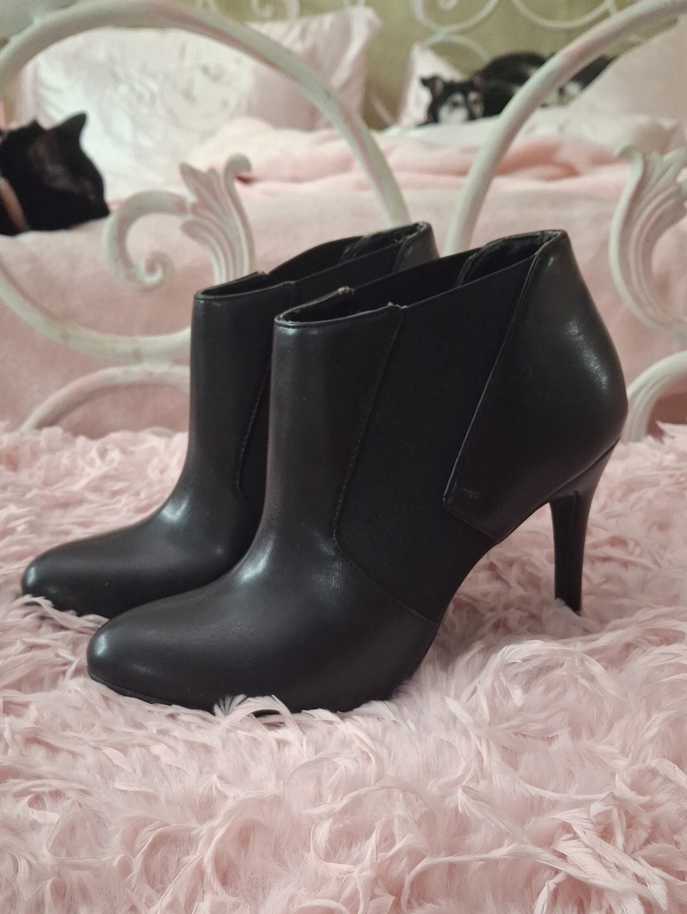 Cosmopolitan Black Ankle 3ž In Stiletto Booties Size 7M Excellent Condition